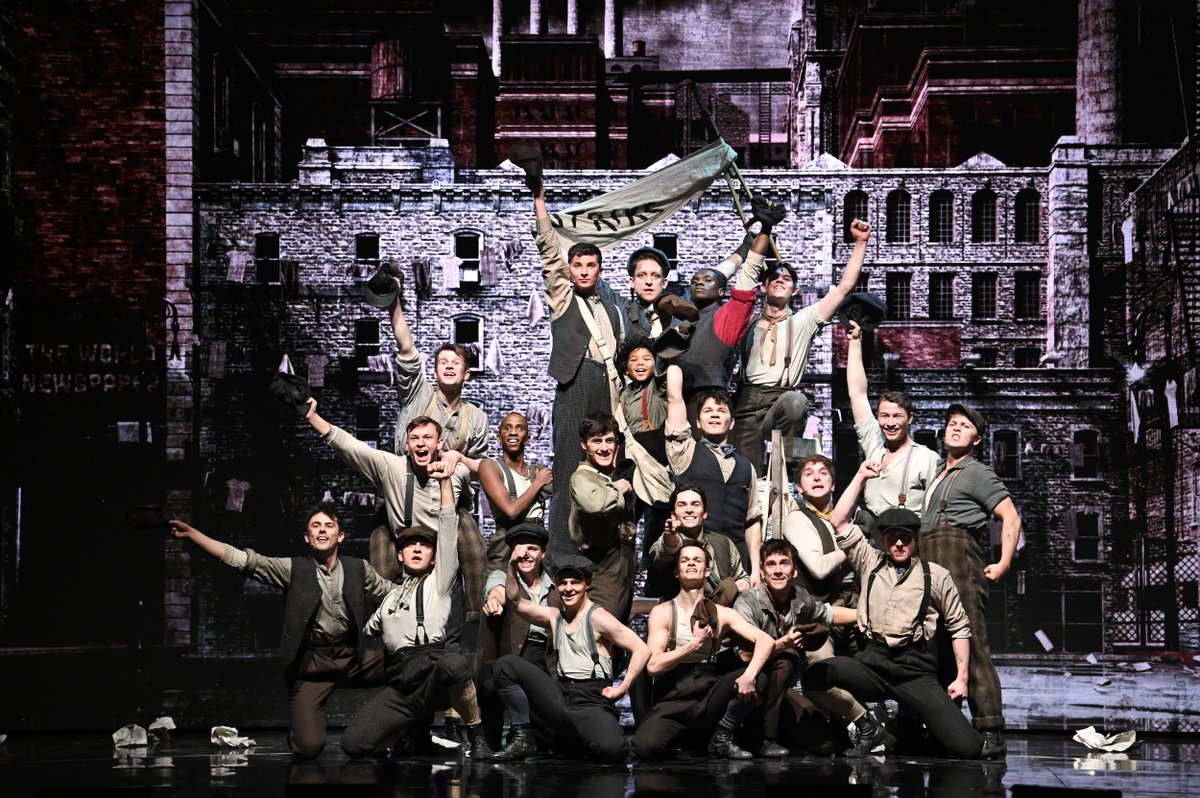 NEWSIES GETS THE ROYAL STAMP OF APPROVAL!

Our very own Kings of New York have been mixing with a rather royal crowd. Tune into ITV1 on 20 December at 8pm to watch our must-see Royal Variety performance.

#varietyforcharity  <a href="/RoyalVariety/">Royal Variety</a>