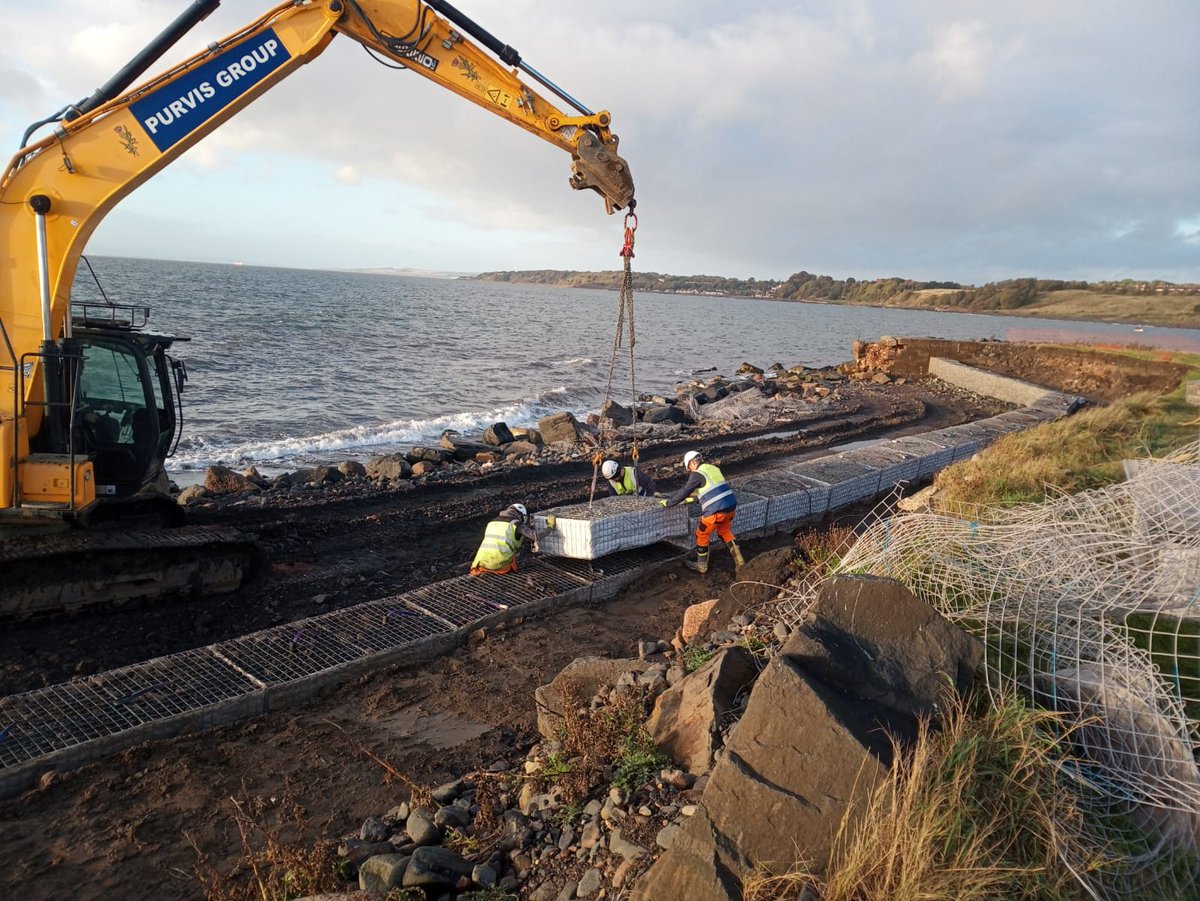 jmlcontracts's tweet photo. Our install of our #prefilled #gabions is continuing at pace this week in Buckhaven. The brisk #NorthSea breeze has been keeping the guys nice and alert. #civilengineering https://t.co/UZmP4aSNrJ