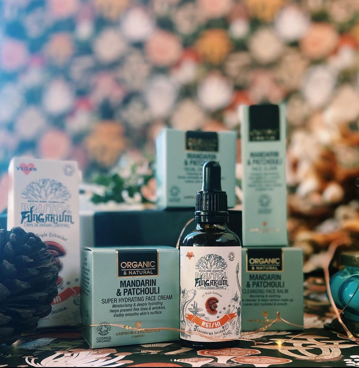 Collaboration with the Bristol Fungarium, giving away a skincare giftbox. All you have to do to win is:

💫 be following both @amphoraaromatics &amp; @bristolfungarium
💫 like this post
💫 tag your honeys
💫 share to stories

The winner shall be announced tomorrow : ) Good luck.