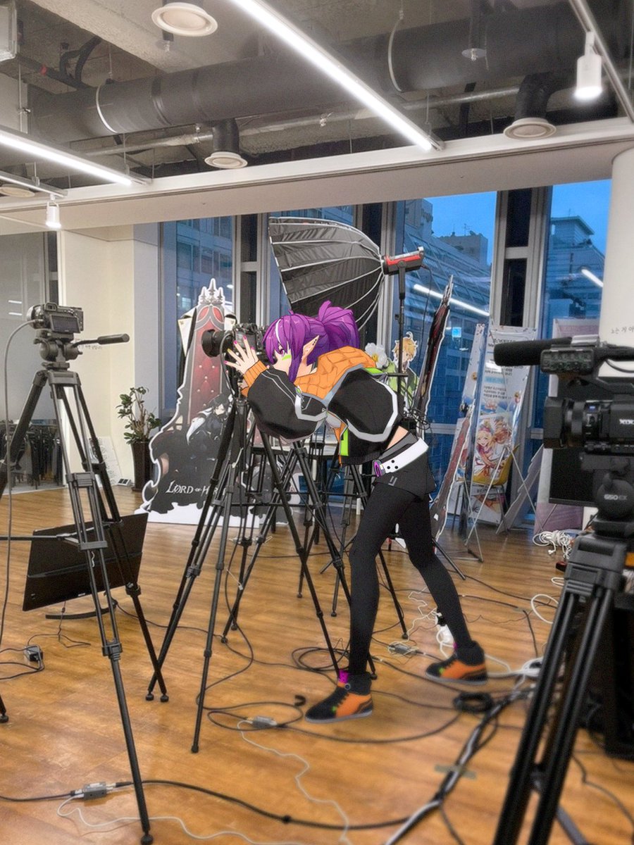 내일 방송 준비중이래! 몰래 구경옴
카메라 엄청 많다~