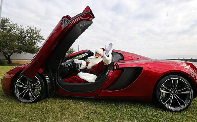 La slitta di #BabboNatale vs le #supercar più veloci del mondo motorionline.com/la-slitta-di-b… #motorionline #news #Natale