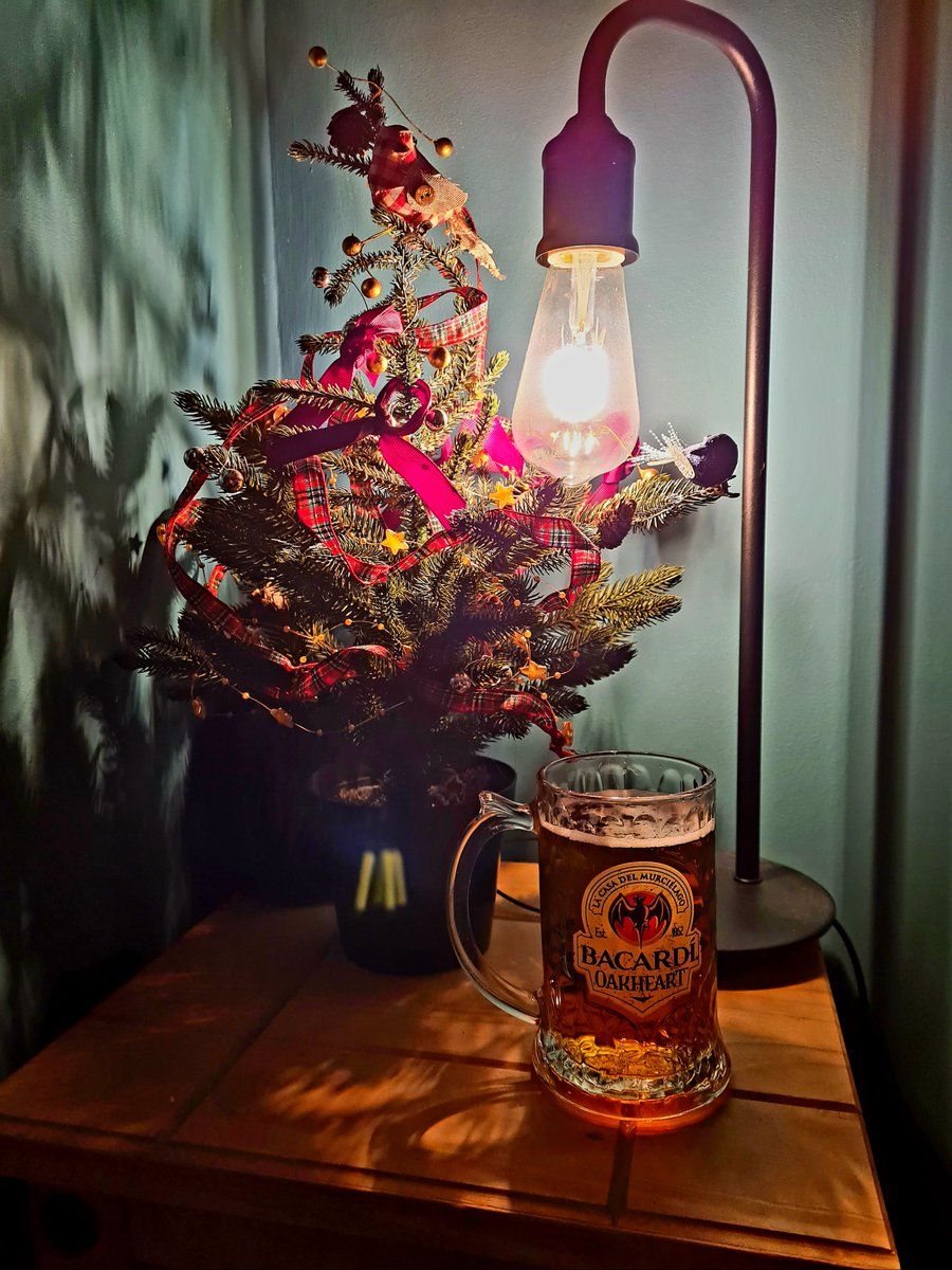 ZenteriorD's tweet photo. Christmas touches... This little tree is entirely decorated in things that dressed crackers or gifts in previous years. 
Featured paint: Chasm by Sanderson available shipped to your door from Zenterior Design. 

#interiordesignercornwall https://t.co/SJN1ZpWIjK