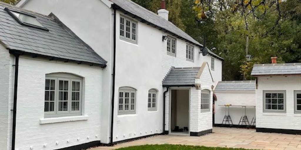residence9's tweet photo. We agree! This R7 installation in Painswick is stunning 🖤
⚒️Installation @_Thermal_Design
🛠️Fabricator@Windowsthermal
✨Start your #myresidence journey https://t.co/bftDqeoDh2
#residencecollection #countryhome #houserenovation #homerenovation https://t.co/7c0RCdEyvw
