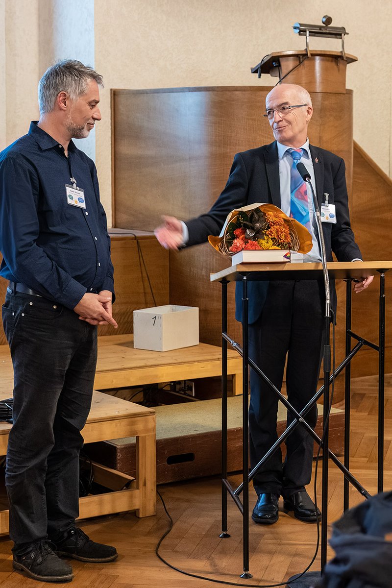 Joerg_Niederer's tweet photo. Aus seinem erfahrungsreichen Leben erzählt auf anregende Weise der methodistische Bischof Patrick Streiff in einem halbstündigen Interview von Livenet.
https://t.co/44jLFLhyx3
#emkstgallen #Methodisten #PatrickStreiff #Bischof #Livenet #Erfahrungen #StefanZürcher #Freude #Dank https://t.co/z1ctxxQHJ2