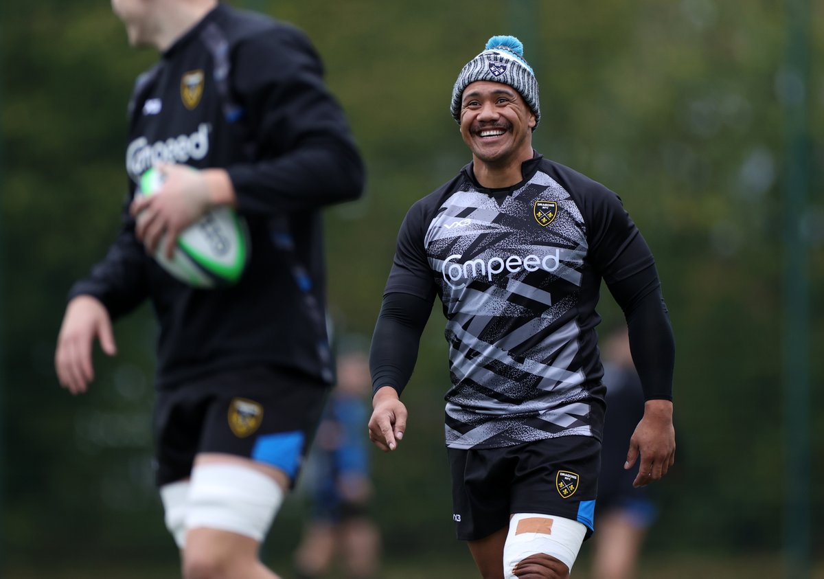 dragonsrfc's tweet photo. 🎂 𝘽𝙄𝙍𝙏𝙃𝘿𝘼𝙔 | Penblwydd hapus @akiseiuli 💪

Wishing the man with the biggest 😃 at @dragonsrugby a fantastic day - have a good one,  Aki! 🥳

#WeAreGwentRugby https://t.co/QPwSA8C8ML