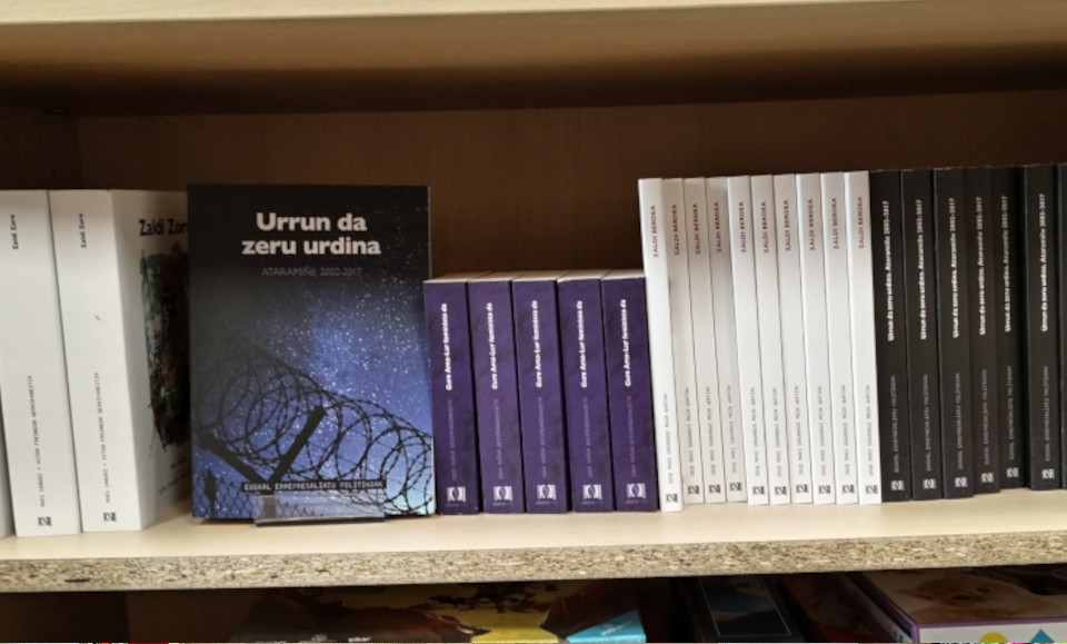 ataramine's tweet photo. 📢 Ataramiñe liburuak Uribe Kostan salgai. 
👉 CASAL liburudenda. Bertan + ONLINE
👉 Caja de Ahorros kalea 24
👉 #Romo #Itzubaltzeta #Getxo
👉  https://t.co/z6Hv9qE4ef https://t.co/Zblf4qMcCU