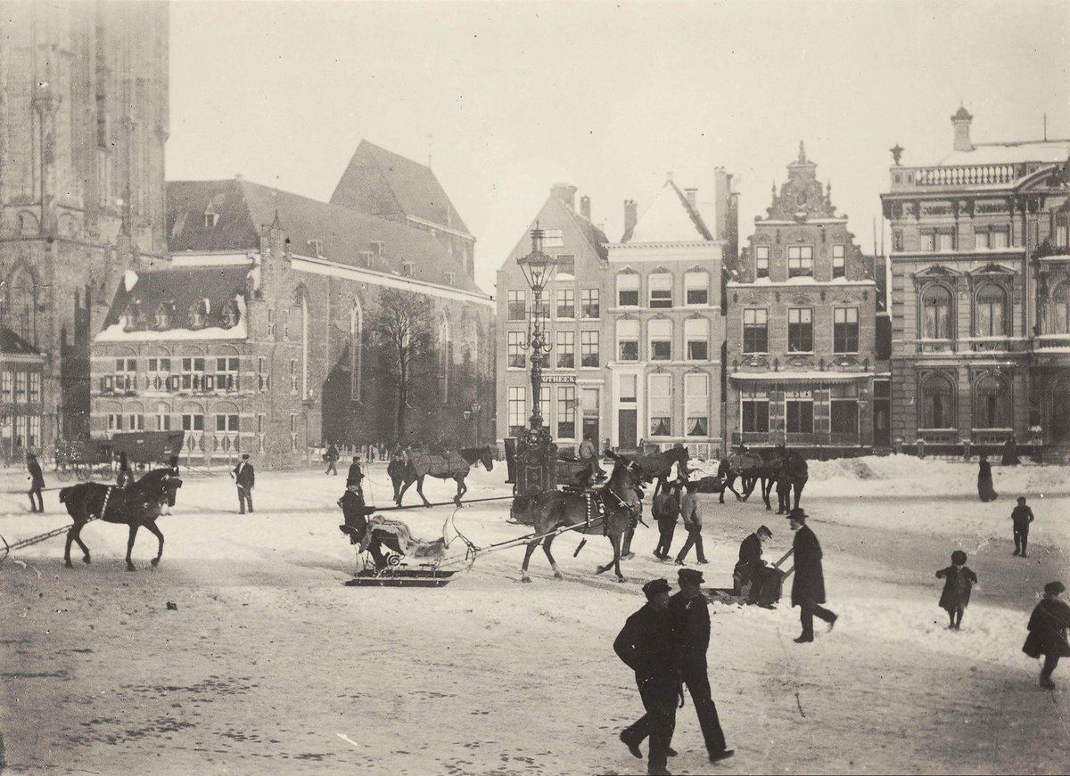 Grote Markt met paard en arreslee, 1915 - 1925. Foto <a href="/gronarch/">Groninger Archieven</a> #beeldbankgroningen #memorymonday