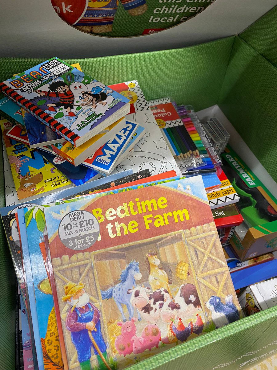 yggllangynwyd's tweet image. Ymdrech wych gan ddysgwyr Cyfnod Allweddol 3 i fod yn ddinasyddion ystyrlon wrth godi £211 trwy gyfrannu 20c i ail lenwi tiwbs o Smarties yn ystod cyfnodau tiwtor! Diolch i Miss John am drefnu fod teganau yn cael ei gyfrannu i fanc teganau @LidlGB Tondu. 

#TîmLlan