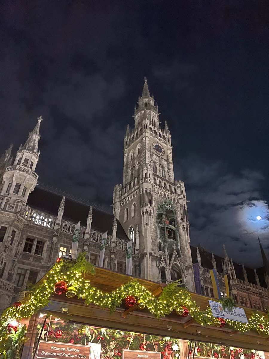 DavidWoo2316's tweet photo. Photo I took before Glühwein:
After Glühwein: https://t.co/z1UZ1hEmbd