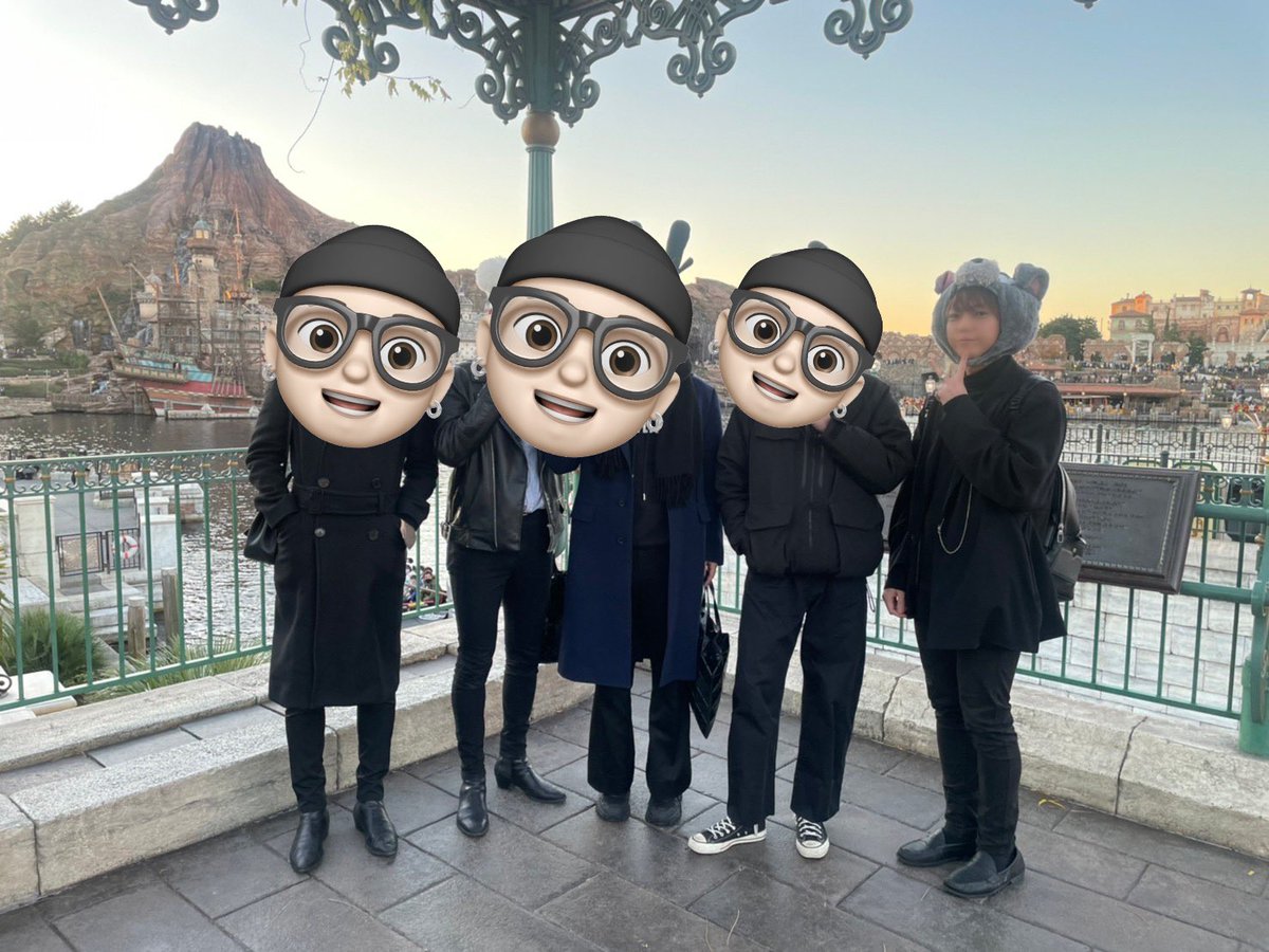zaki_928's tweet photo. 仲いい友達とディズニーシー行ってきた！
久々すぎてめちゃ楽しかった✨
この被り物ネズミだと思ってらすくに追いかけられようかなと思って買ったら犬らしいな🐶 https://t.co/tuCGRoLQzI