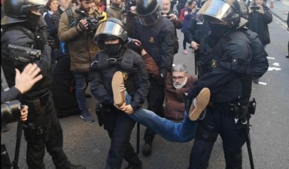 HugCardedeu's tweet photo. La militància de la CUP hi era i hi és posant el cos per garantir drets. El problema seria que ho deixéssim de fer. 
@carlesral uno di noi ❤️✊🏾 https://t.co/wpvnROVm5Q