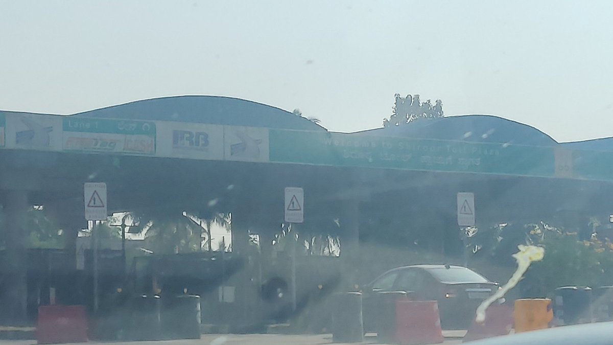 raveendra90's tweet photo. Waited in this toll for 20 mins since fastag scanner not working. They were asking to pay by cash double if we want to go early. What kind of system it is? @nitin_gadkari @RoadsOfIndia https://t.co/dqfU7X8u7W