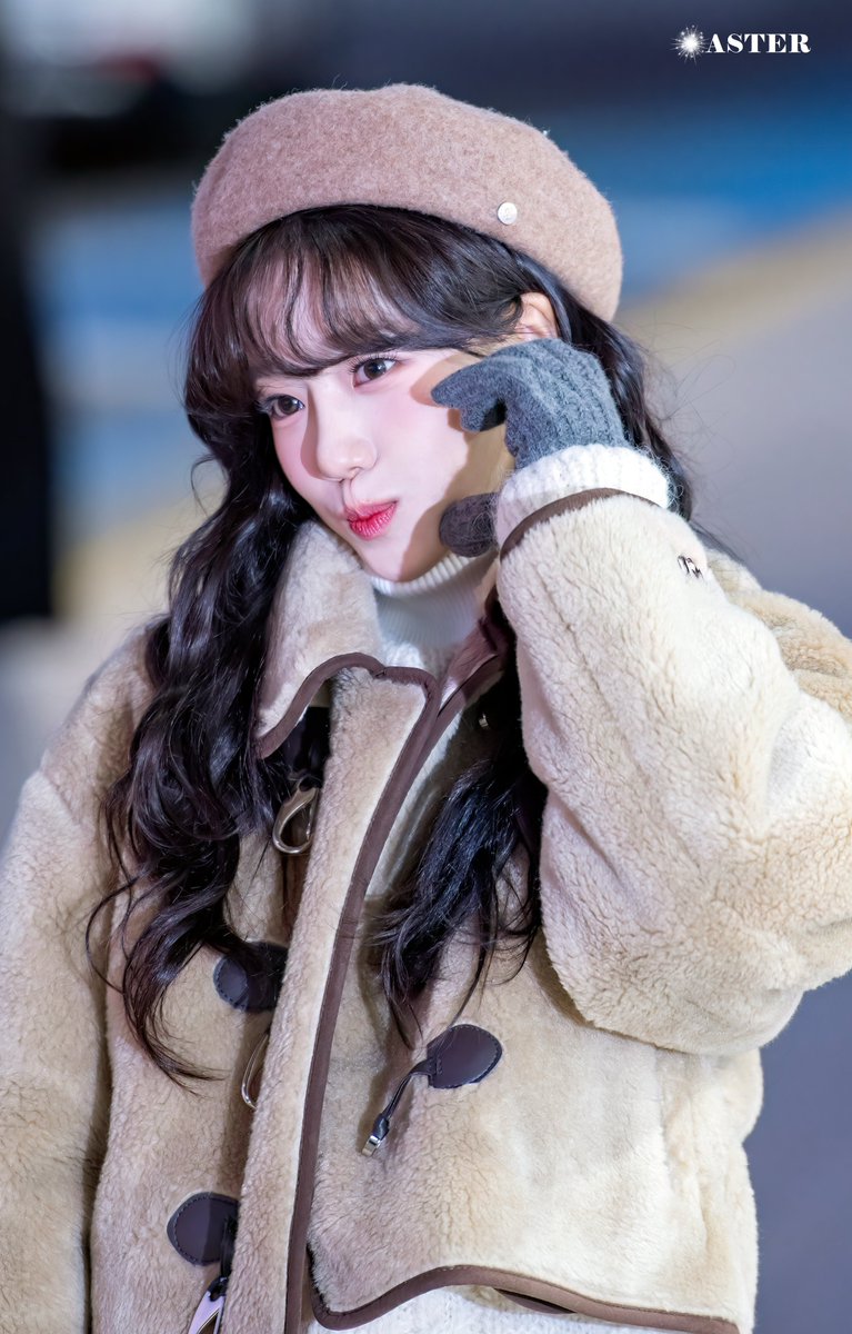 JJOYUL_LOVER's tweet photo. #조유리 #JoYuri #チョユリ

[221218] 조유리 출국 #2 https://t.co/5SWnvMiVNU