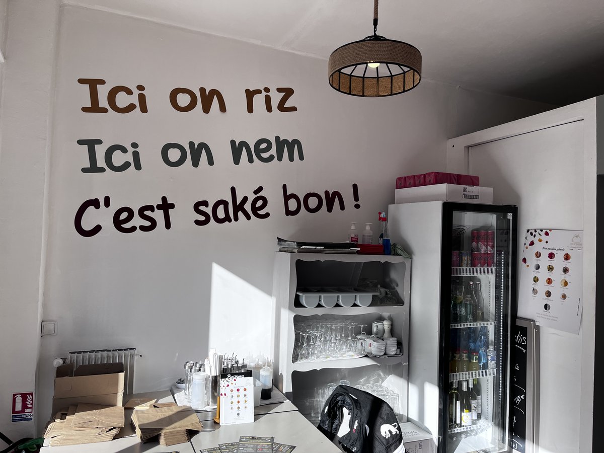 VilledeCagnes's tweet photo. [NOUVEAU COMMERÇANT]

Bienvenue à “Ramen tes sushis" ! 🍣

Rendez-vous sur l’avenue de l’Hôtel de Ville pour déguster des #ramens et #sushis #faitsmaison. Leur slogan “Ici on riz, ici on nem, c’est saké bon” 

Bienvenue ! 🤗

#cagnessurmer #restaurant https://t.co/xJDUsHEXuz