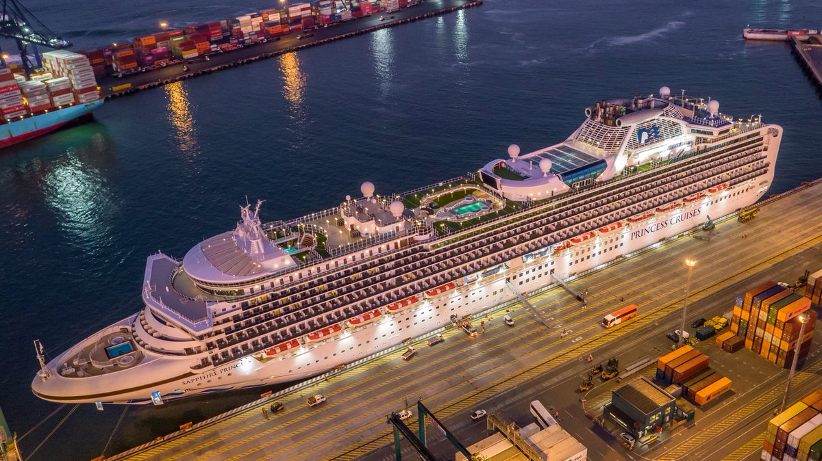 mariopereda's tweet photo. La madrugada de este Lunes arribó al Puerto de San Antonio, el Crucero 🛳️ Sapphire Princess con mas de 2 mil Pasajeros  
@elpuertodechile @DP_World  @PortalCruceros @PortalPortuario @meganoticiascl @biobio @Inchcape_SS @EmpresaOceanoTV
 @dpworldsanantonio @RedNoticiasVR https://t.co/045wI9knmP