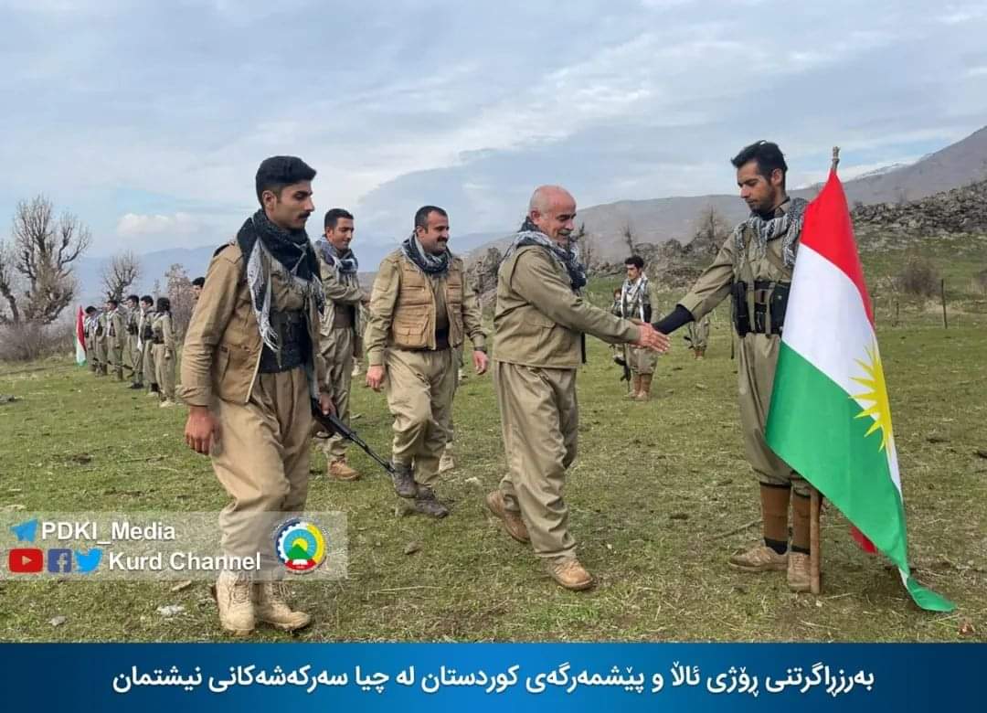 the_peshmerga's tweet photo. 🔹بەڕێوەچوونی ڕێوڕەسمی ڕۆژی ‌پێشمەرگەی کوردستان لە چیاکانی نیشتمان.
هێزەکانی زاگڕۆسی سەر بە هێزی #پێشمەرگەی #كوردستان بە بەڕێوەبردنی ڕێوڕەسمی ٢٦ی سەرماوەز، ڕێزیان لە ڕۆژی #ئاڵا و پێشمەرگەی کوردستان گرت. https://t.co/oNioaiY43E