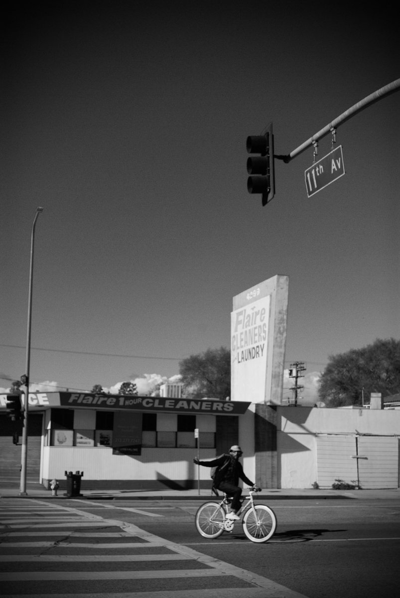 KaliHicks323's tweet photo. Walking on the Ave #11thAve #Leimertpark #streetphotography #streetphotographer #LA #LeimertPark https://t.co/AlX0eZopMh