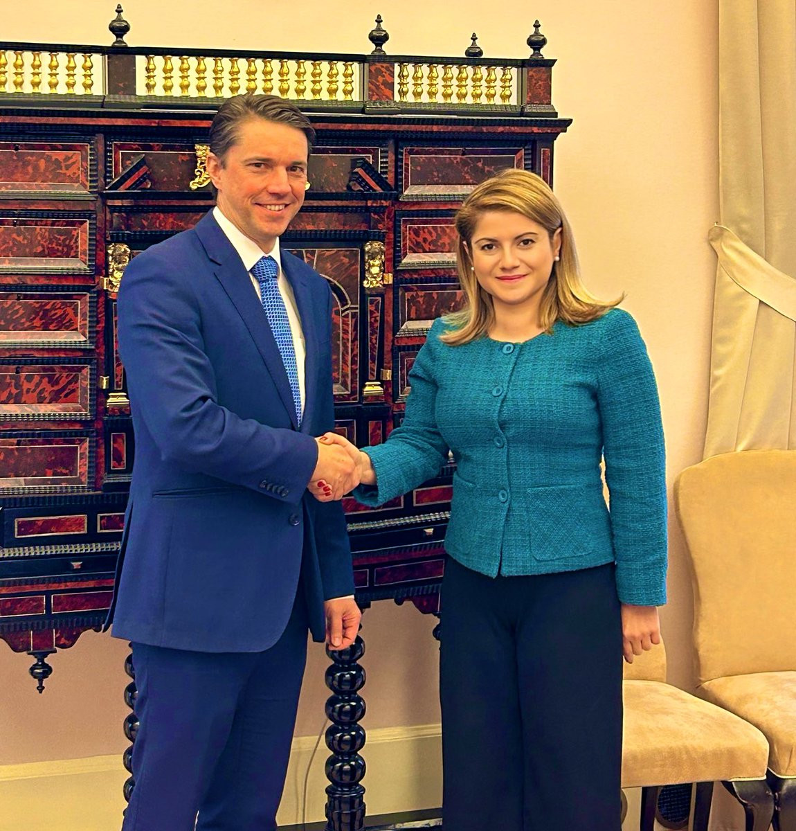 A #Praga 🇨🇿 con il Primo Vice Ministro degli Esteri Jiri Kozak abbiamo fatto il punto sulle eccezionali relazioni politiche, economiche e culturali tra i nostri due paesi. Ho presentato al governo ceco la candidatura di Roma per l’EXPO 2030. 

<a href="/ItalyMFA/">Farnesina 🇮🇹</a> 
<a href="/Antonio_Tajani/">Antonio Tajani</a>