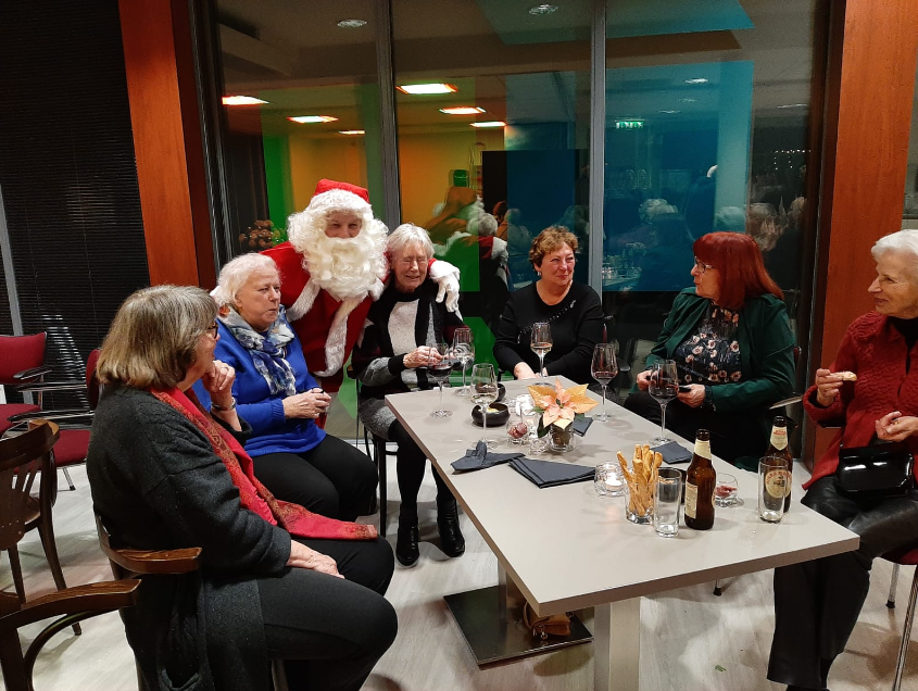 Het is de tijd van de kerstborrels! Een gezellig en mooi moment om onze bewonerscommissies te bedanken voor hun inzet dit jaar!