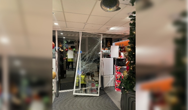 Inbrekers slaan hun slag bij Expert Uithuizen -  ommelander.info/nieuws/algemee…