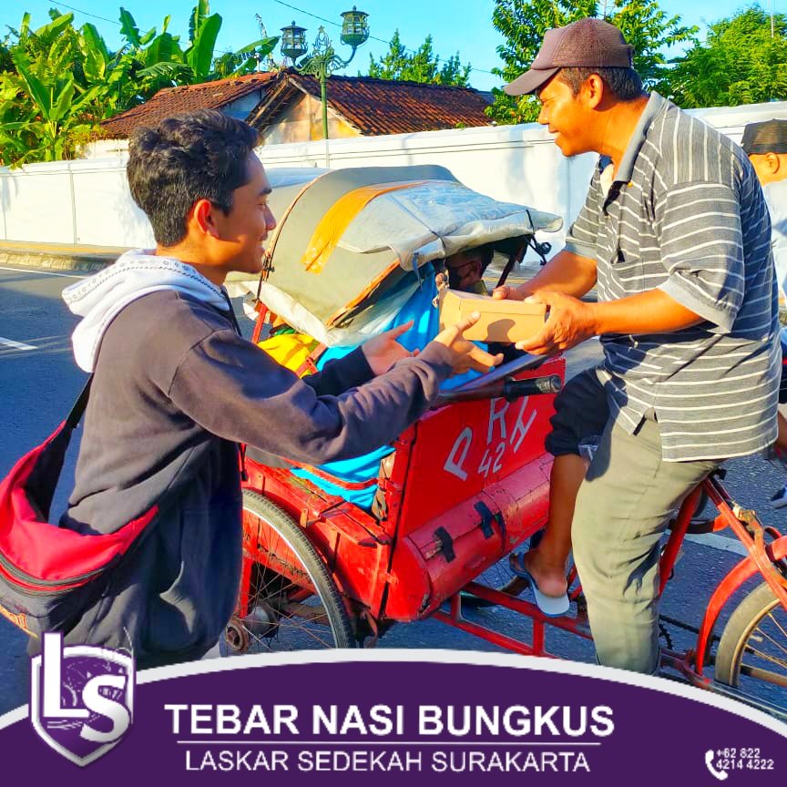 LSSurakarta's tweet photo. (18/12) Laskar Sedekah Surakarta menyalurkan 70 bungkus nasi di wilayah Kota Surakarta dan sekitarnya.
Targetnya adalah tukang becak, tunawisma, pemulung, penyapu jalanan, dan lainnya yang berhak menerima.
#TNBLS
#LSSurakarta
#LaskarSedekah
#sedekah
#sedekahonline https://t.co/kQvdBAEh3D