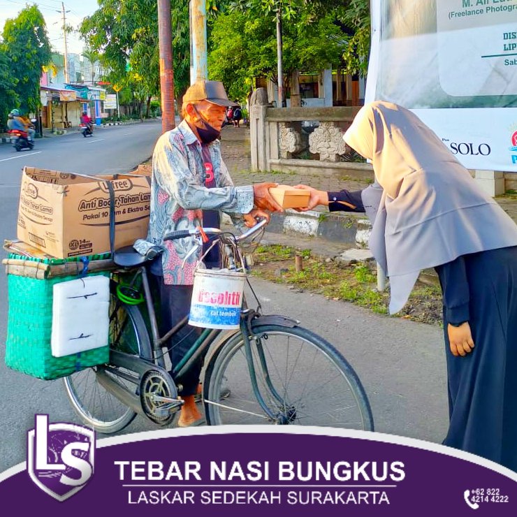 LSSurakarta's tweet photo. (18/12) Laskar Sedekah Surakarta menyalurkan 70 bungkus nasi di wilayah Kota Surakarta dan sekitarnya.
Targetnya adalah tukang becak, tunawisma, pemulung, penyapu jalanan, dan lainnya yang berhak menerima.
#TNBLS
#LSSurakarta
#LaskarSedekah
#sedekah
#sedekahonline https://t.co/kQvdBAEh3D