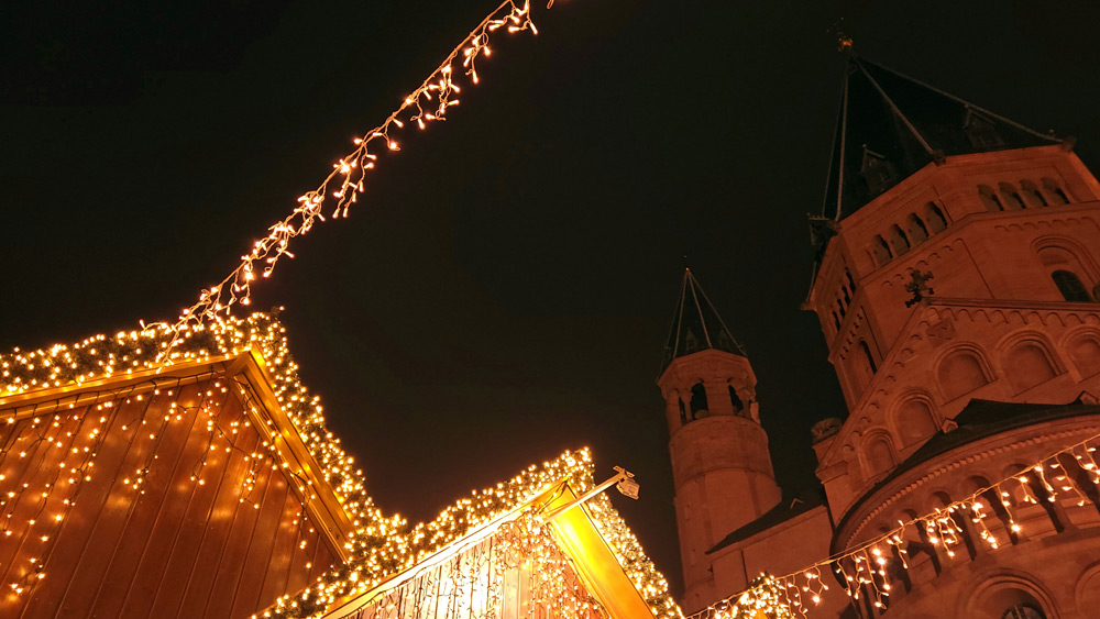 The #ChristmasMarkets in #Germany attract millions of visitors from Germany and abroad every year. ⭐️🎄🎅 In this blog article, a few of my travel blogger colleagues and I reveal our #tips for the most beautiful Christmas markets in Germany: wp.me/p4eJSP-9Wn #travcgn