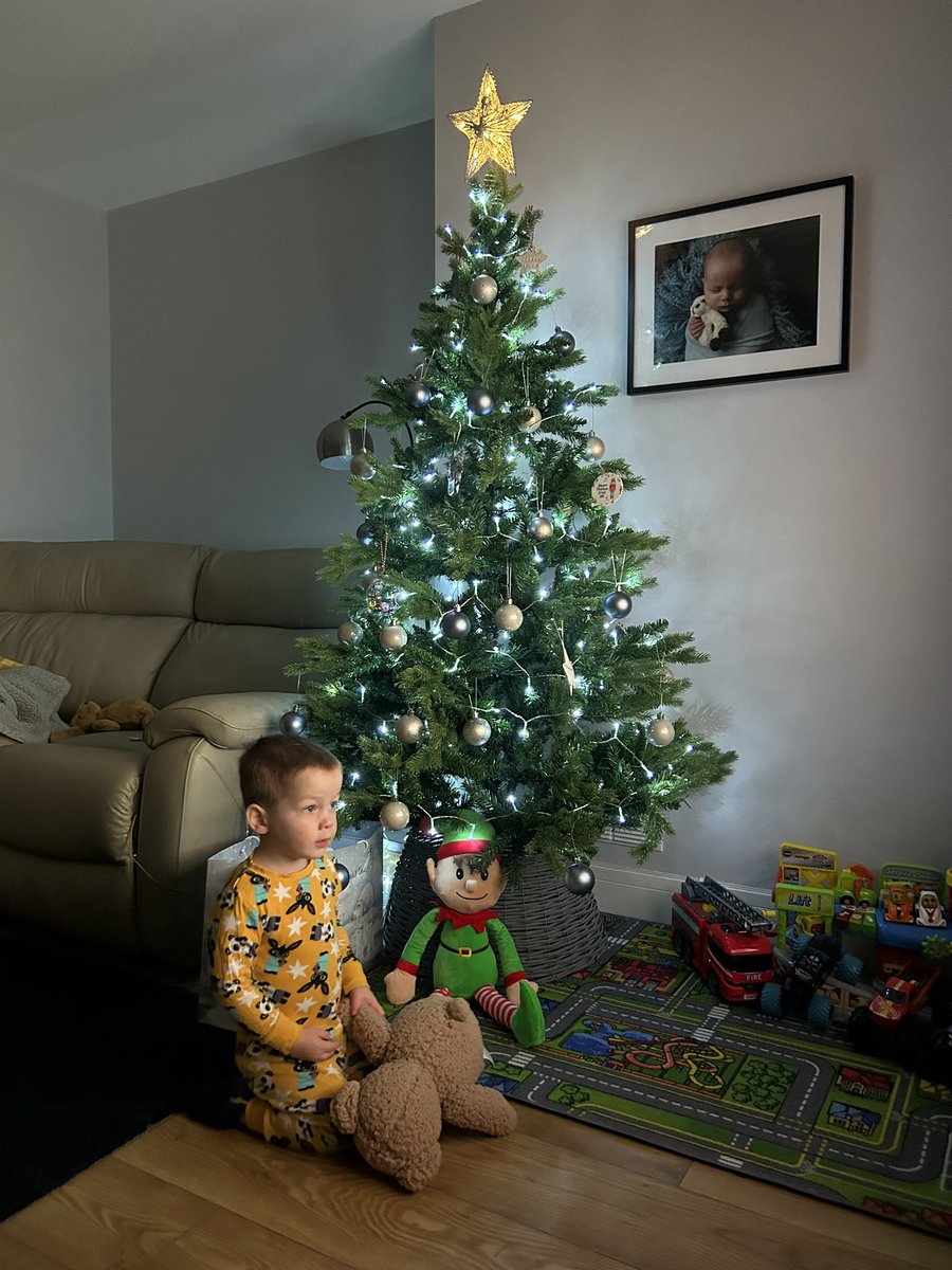 DaniCrisp92's tweet photo. 🎄🎅🏼💙 https://t.co/CKUyCFQ9N8