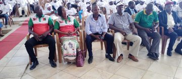 🖋️👏Au lendemain de sa réélection à la présidence du parti <a href="/Fnl_burihabwa/">Fnl Ubugabo Burihabwa</a>, <a href="/bigirimanafnl/">Bigirimana Jacques</a> reçoit les félicitations de la part de <a href="/R_Ndikuriyo/">Ndikuriyo Révérien</a>, Secrétaire général du parti <a href="/CnddFdd/">CNDD-FDD</a>🦅. Le parti présidentiel avait envoyé une délégation au congrès d'hier en <a href="/NtahangwaMairie/">Commune Ntahangwa</a>.
#Burundi