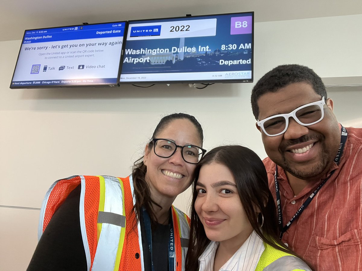 #STAR ⭐️ FLT had the peculiarity of being delayed due to crew rest, however, these 2 queens said to me: “SJU ⭐️ FLTs always depart ontime” and it did.  #GoodLeadsTheWay #touchpoints #connectionsaver #weareunited #united @OJCordova1028 @secappanera @M_SJUUA @Evecotto @DJKinzelman