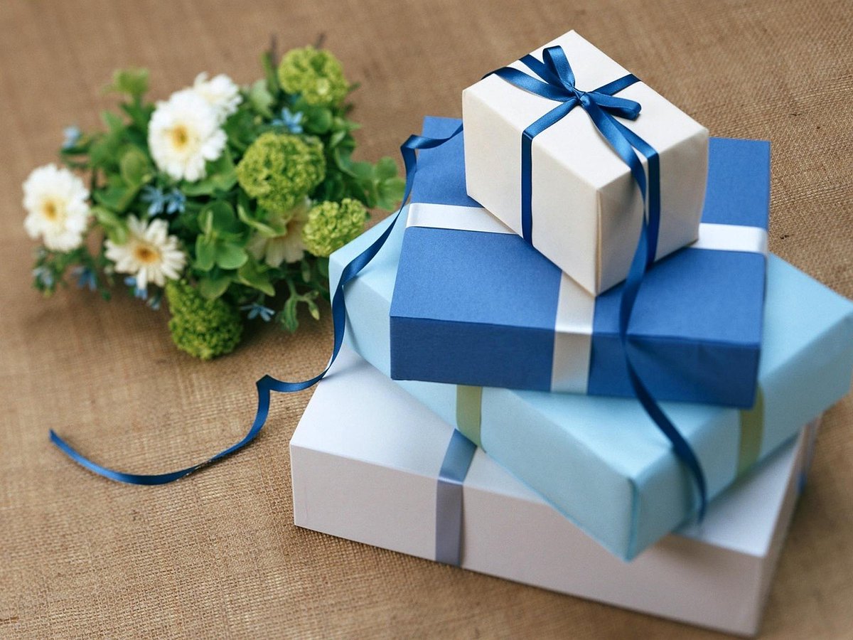 Christmas is almost here! During the holidays more gift wraps &amp; packages accumulate than during everyday life. Please remember that #Christmas wrapping paper and strings must not be put in the paper collection, but in the energy or mixed waste. Maybe even reuse them next year!