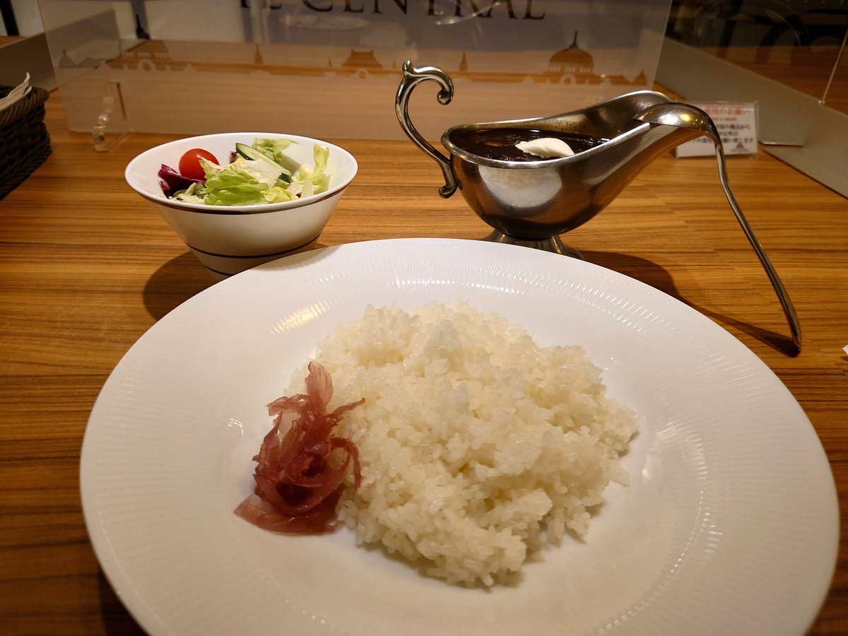 Delphinium2021's tweet photo. とり安もいってみたかったけど、今日はこちら！
負荷の飯で三人が食べてたハヤシライス✨
深い味がする！マスカルポーネもいい✨
玉ねぎのピクルスも初めてだったけど合うね♡
東京駅グランスタにあるので是非！
#THECENTRAL #負荷の飯 https://t.co/f9FcUvg0V4