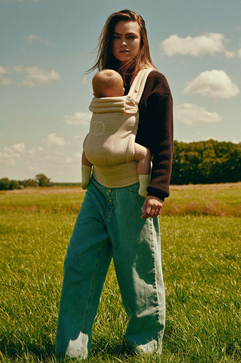 artipoppe's tweet photo. #Artipoppe joined forces with #Moonsisters to create a Zeitgeist Baby Carrier. The inside holds an embroidered crescent moon and moonchild wording, a subtle symbol of protection for your baby. #ZeitgeistMoonchild is available through https://t.co/VdCmqaWkE3. https://t.co/VBUsaBYTh6