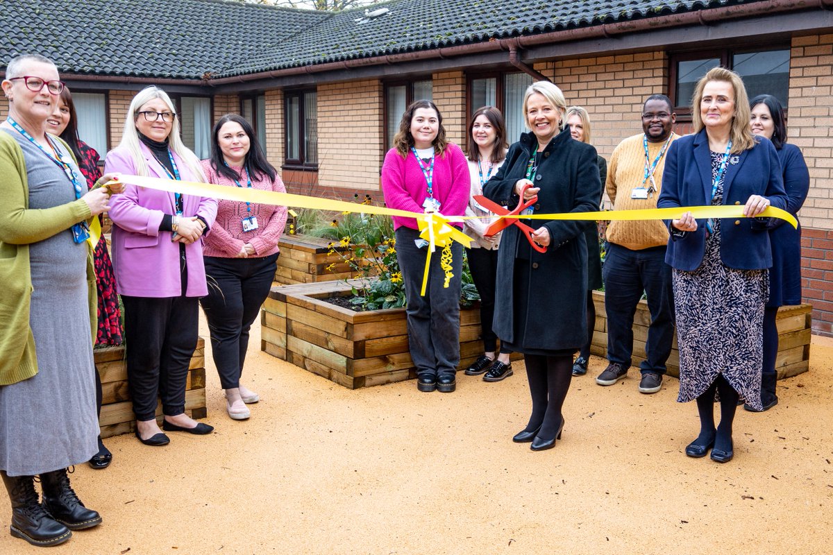 rdash_nhs's tweet photo. We celebrated the opening of our new Bumble Bee Garden at St Nicholas House for children and young people to enjoy. Read more here:

https://t.co/MCbI0hisVf

#NLincsisgreat #NHS 🌻🐝 https://t.co/7smxR664Uv