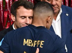 patriotes_93's tweet photo. Si MACRON a fait tout ça pour un penalty raté 
Qu'aurait-il dû faire pour les 10 morts de Vaulx en Velin ? https://t.co/Gl4O28Q2ZS