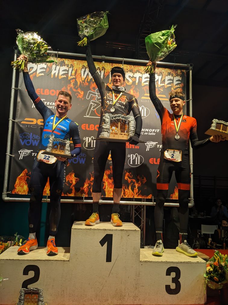 When Hell Freezes Over! Seppe Odeyn heeft zijn 10de Hel van Kasterlee gewonnen en bij de vrouwen won debutante Julie Verlinden verrassend de zwaarste cross-duatlon ter wereld. Verslag, video van onze livestream en onze liveblog vind je in dit artikel

3athlon.be/2022/12/18/tie…