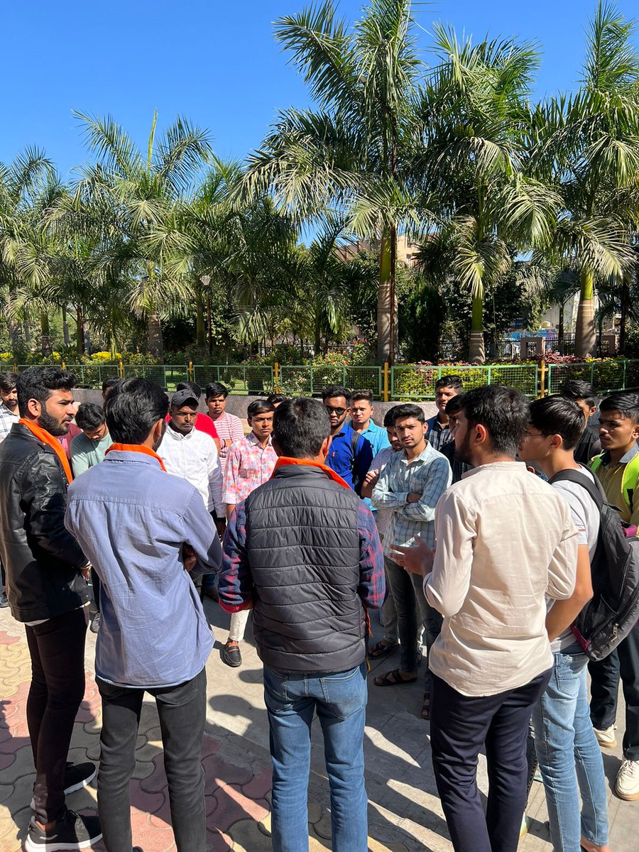 AbvpJamnagar's tweet photo. આજ રોજ તા:-૧૯/૧૨/૨૩ ના અ.ભા.વિ.પ જામનગર દ્વારા કલેકટરશ્રી મારફતે મુખ્યમંત્રીશ્રી ને આવેદનપત્ર આપવામાં આવ્યું જેમાં GPSC અને પંચાયતીવર્ગન��� પરીક્ષા એક જ દિવસે તારીખ ૦૮/૦૧/૨૩ ના છે તો બન્ને પરીક્ષા અલગ અલગ દિવસે લેવામા આવે જેથી એક જ વિધ્યાર્થી બન્ને પરીક્ષા આપવા માંગે તો તે આપી શકે. https://t.co/VPkURAOfwM