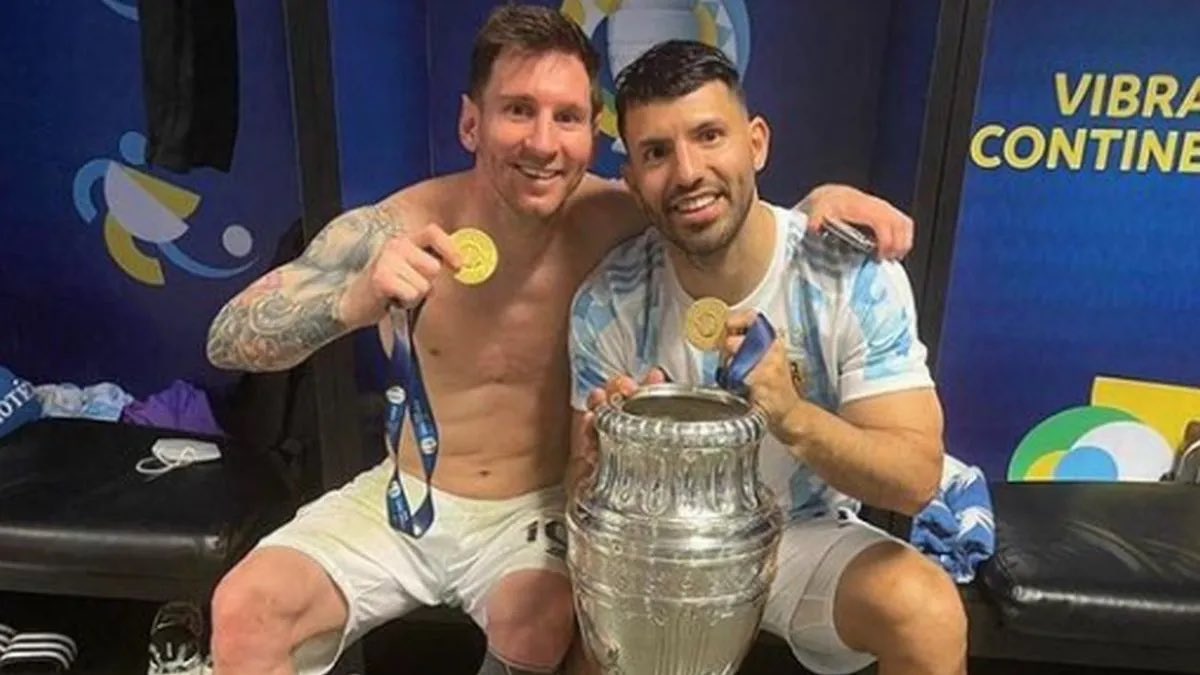 Guardiolato's tweet photo. “Cuando jugábamos a la Play en 2005 y nos peleábamos mal, no nos hablábamos en un día”, dijo una vez @aguerosergiokun. El viaje de estos dos amigos ha sido de película. https://t.co/lGOIQKxEp5