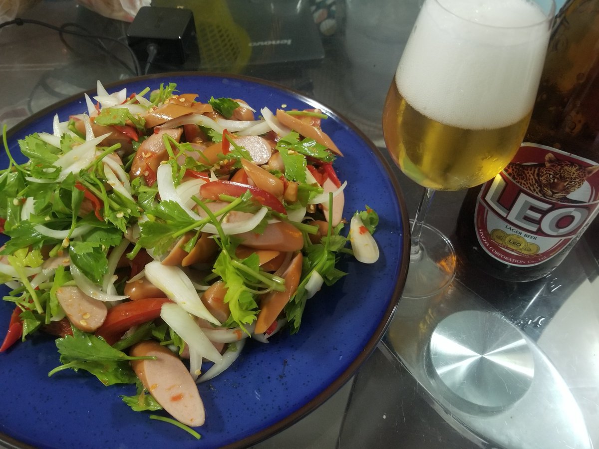 Thunder261's tweet photo. Cheers 🍻
Yum Sai Krok with beer 👍
#Thaifood #beersnack https://t.co/obTyt0CKut