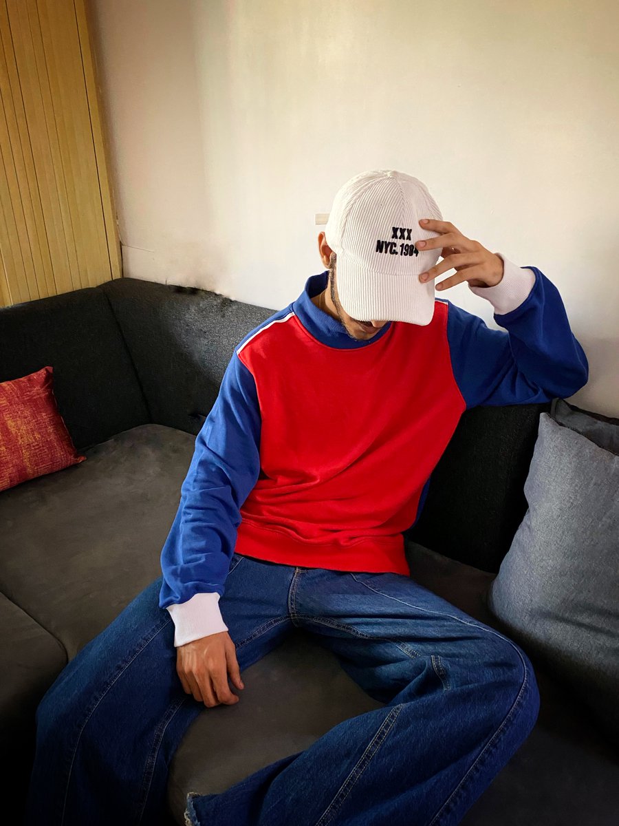bewakoof's tweet photo. Strike a balance between being trendy and comfy with this high-neck colour block sweatshirt! 🔥
Shop Now: https://t.co/hbVBOBsbKl
#WinterWear #WindCheater #fashion #OnlineShopping https://t.co/qTtyOUVXeh