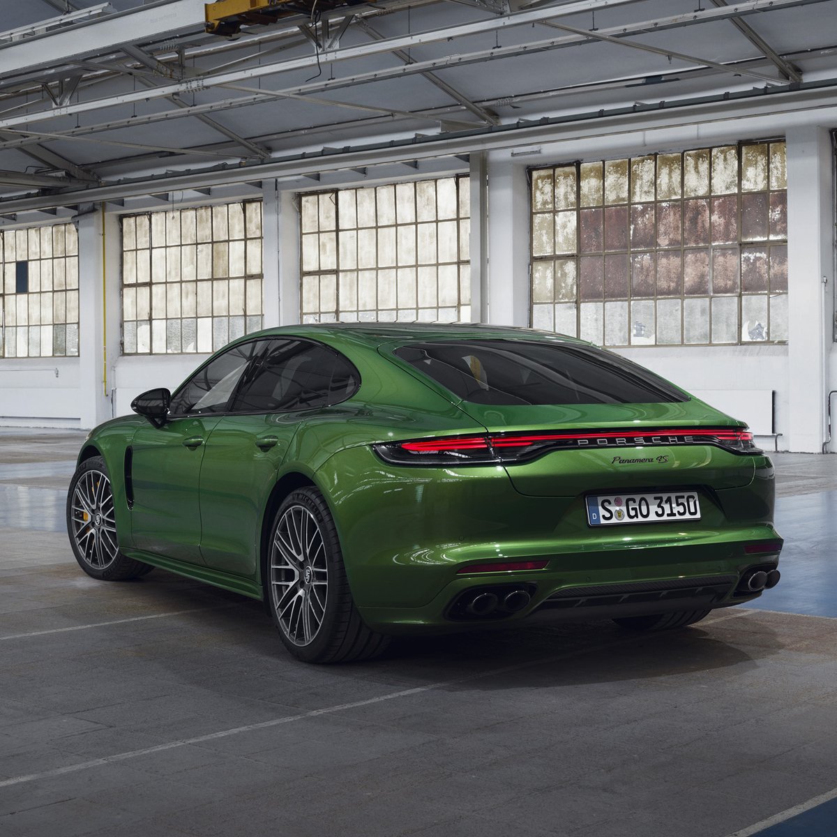 PorscheBeirut's tweet photo. The latest #Panamera4S now develops 440 hp with its 2.9-liter V6 twin-turbo engine, can accelerate from 0 to 100 km/h in 3.9 seconds (0.1 s quicker than previously) with the optional Sport Chrono package.
Learn more: https://t.co/UIz1Zl8pFH
#Porsche #DriveDefinesUs #Lebanon https://t.co/AumY3sA0B0