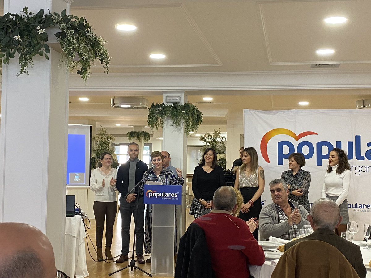 M_A_Valverde's tweet photo. 👉🏻Ayer en la comida de Navidad del @PPAdeAlba 

👉🏻@PPCiudadReal1 tiene mucha suerte de tener a @SoniaGonzalezMt como secretaria general y Argamasilla  de Alba  con la que será su próxima alcaldesa. https://t.co/nlcI1sRX4h
