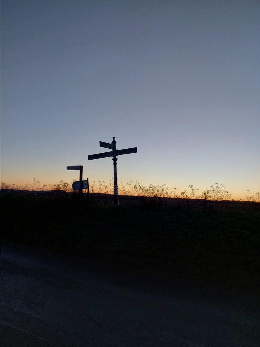 ControlTowerNC's tweet image. Winter walks to Wighton...

North Norfolk is stunning at this time of year. The sky is full Pink Foot geese who are over-wintering here. Ending the walk at The Carpenters Arms with a @moongazerale and cards

#perfectwalk #northnorfolk #geese #pinkfoot #winterwalks #countrypub