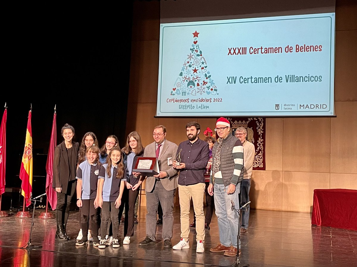 ceipgonzalo's tweet photo. Estamos de celebración, 1º premio en el concurso de villancicos y mención honorífica en el concurso de belenes de @JMDLatina .
Felicidades a nuestros alumnos y profesores, son unos crack!!! https://t.co/m1bM5idop8