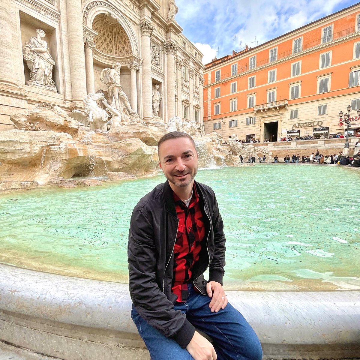 warrenbacci's tweet image. When in Rome.