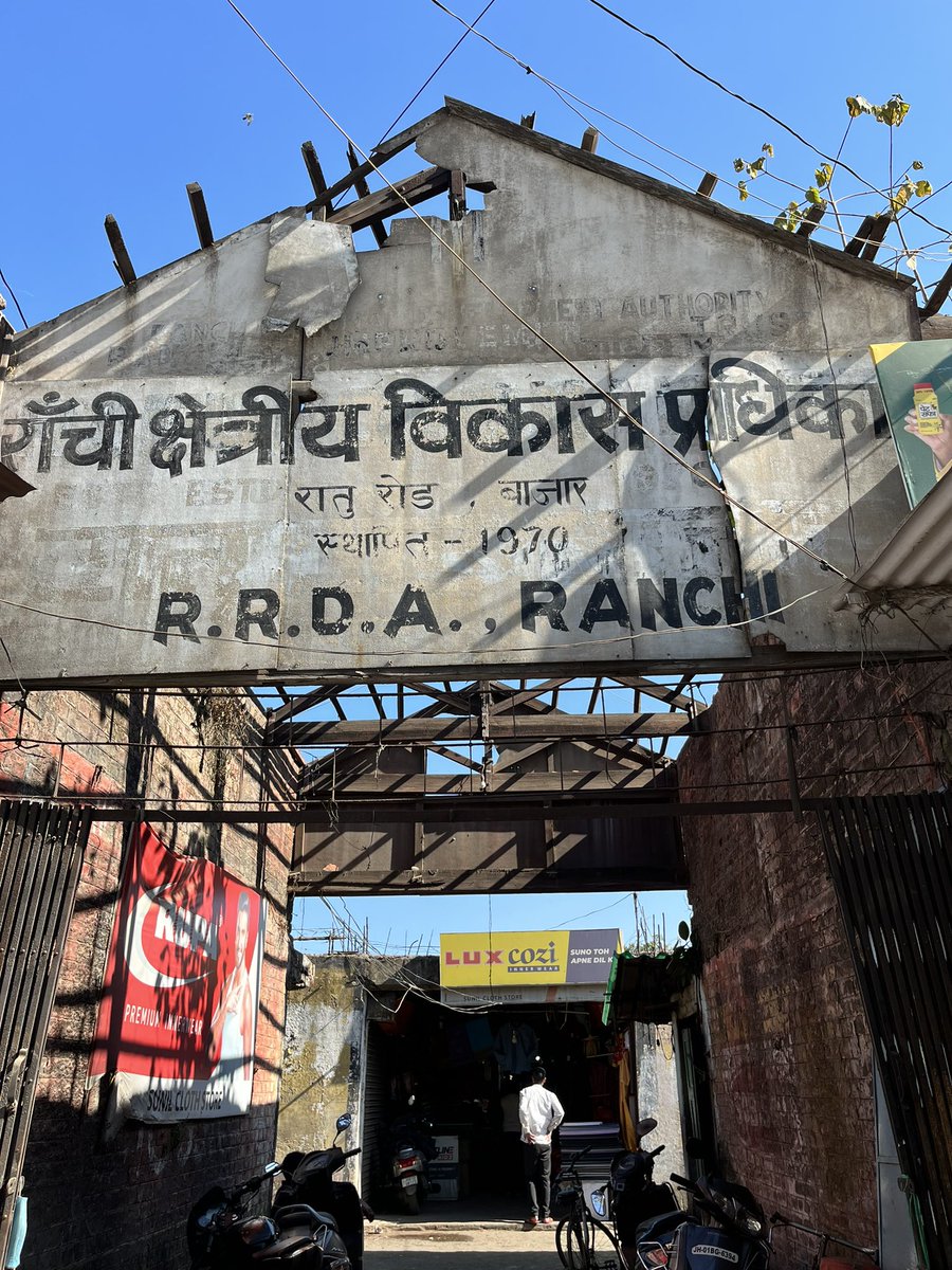 deepa_rj's tweet photo. Ranchi का New Market अब हो गया है पुराना ll पिछले 52 सालों  में कितना बदल गया है Ratu Road का New Market आइये करते हैं दर्शन l

ll Ranchi Darshan Ep - 07 New Market

https://t.co/0MQYYp8BWi

#RjDeepaRadioCity #RanchiJharkhand #RanchiDarshan https://t.co/ITXz22xqVm