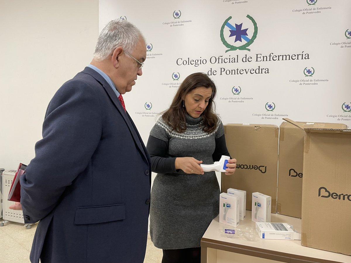 La vicepresidenta de <a href="/COEPontevedra/">COEPontevedra</a> ha entregado hoy al director de <a href="/CaritasTuiVigo/">Caritas Tui-Vigo</a> 140 termómetros infrarrojos para que puedan repartirlos entre las personas en riesgo de exclusión social que atiende la entidad.