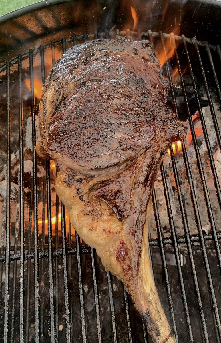 ComeGrillWithMe's tweet photo. What sides are you serving with my steak? 🔥 https://t.co/jFZnASrRjC