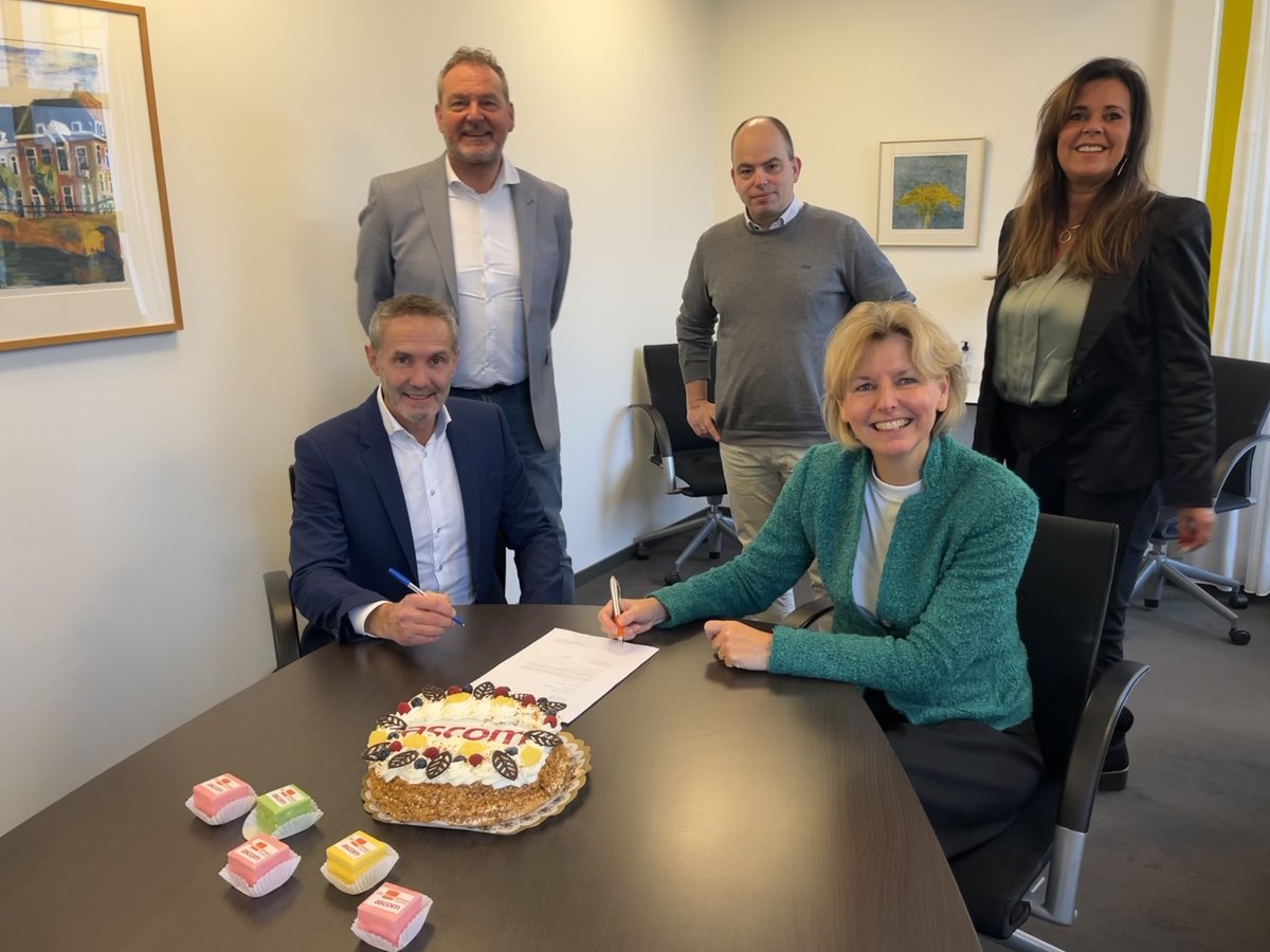 We zijn trots dat <a href="/DeHoogstraat/">De Hoogstraat</a> weer kiest voor verpleegoproep van Ascom. Zij spraken hun wens uit naar maatwerk in een flexibele schil. Onze oplossing is zeer geschikt om eenvoudig (specifieke) sensoren te integreren. Lees verder over onze samenwerking > lnkd.in/eUSG_xN9