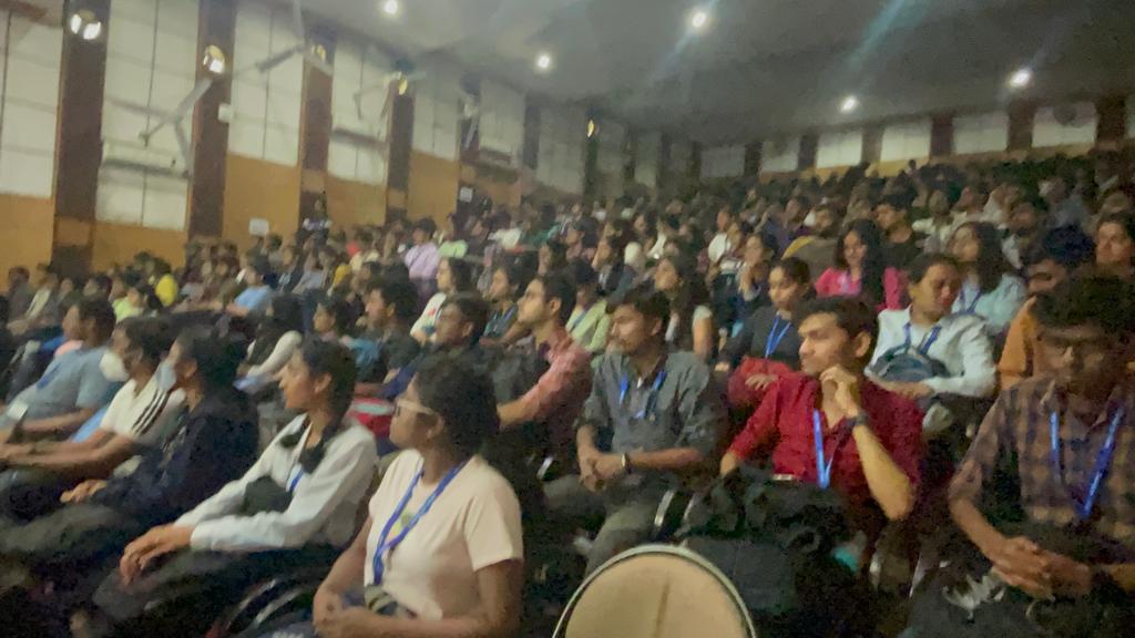 MarketDC2's tweet photo. ದಿನಾಂಕ 19.12.22ರಂದು ಸಹಾಯಕ ಮತದಾರರ ನೋಂದಣಾಧಿಕಾರಿ, ಯಶವಂತಪುರರವರು ತಮ್ಮ ವಿಧಾನಸಭಾ ಕ್ಷೇತ್ರದ ವ್ಯಾಪ್ತಿಯ RV College of engineering ಇಲ್ಲಿಗೆ ಭೇಟಿ ನೀಡಿ ಯುವ ಮತದಾರರ ನೋಂದಾವಣೆ ಮತದಾನದ ಬಗ್ಗೆ ಅರಿವು ಮತ್ತು ಜಾಗೃತಿ ಮೂಡಿಸಿದರು.
#sveep #bbmp #election @ceo_karnataka @ECISVEEP @SpokespersonECI https://t.co/D3g4ALPh2r